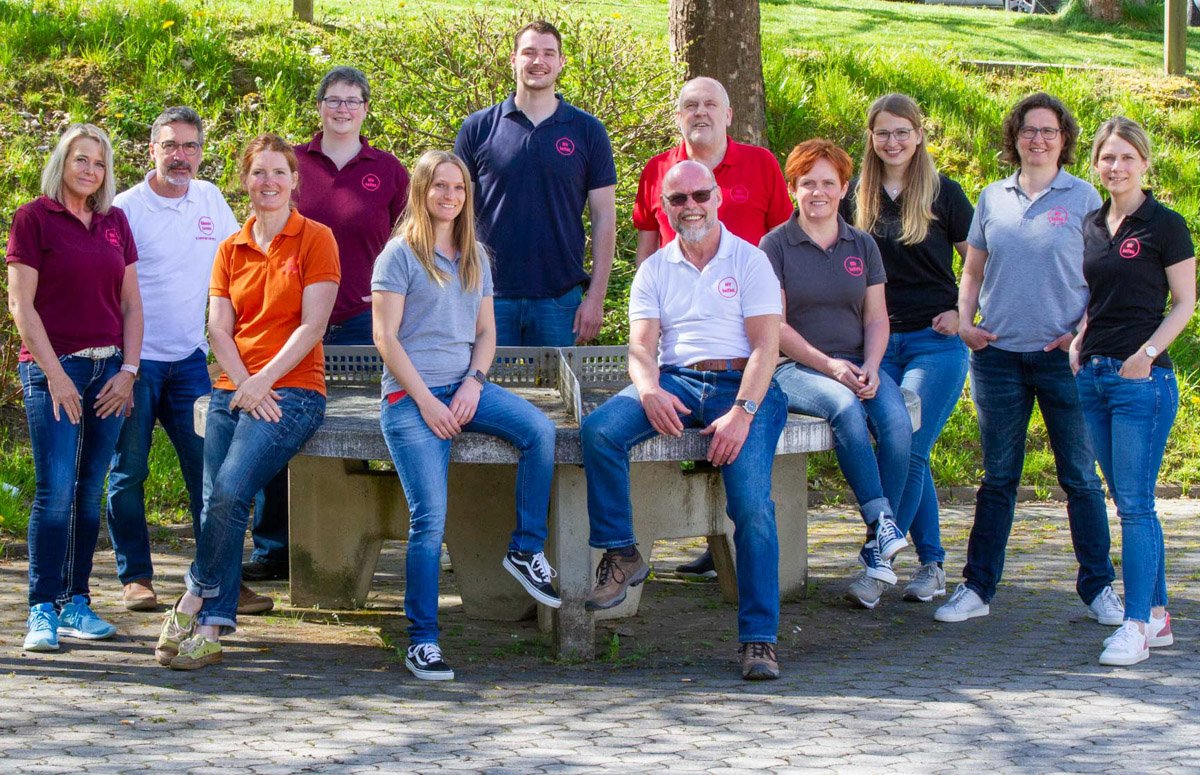 Das Team der Netzwerk Akademie Praxen gGmbH mit seinen Standorten in Bestwig, Hallenberg und Züschen. Foto: SMMP/Ulrich Bock